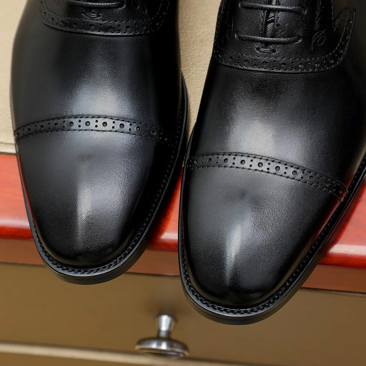 Men's shoes 💰600 💰 Louis Vuitton LV ® Autumn and Winter 🆕 models 🔛Full shoe counter First layer cowhide, 🐂Leather lined casual shoes for men, super soft outsole, a must-have for driving. Counter synchronization Original first layer cowhide Completely 1:1 mold customization 🌹Top version, color optional! Number: 38-45 (37.46. Customized)